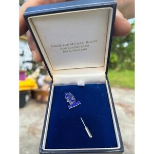 Lynne Michael Roche‎ Collectors Club Trooper Pin Badge Lapel Hat Tack